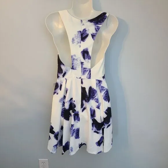 LULU"S Seeing Chic Blue and Ivory Print Skater Dress Womens  S NWT Style 338362 - Picture 5 of 16
